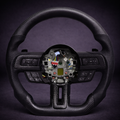 Volante Deportivo de Cuero Perforado y Fibra de Carbono para Ford Mustang 2015–2023